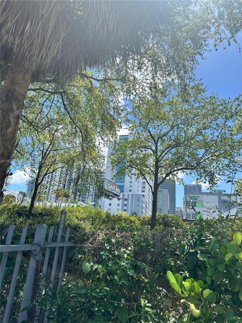 364 SW 11th St, Miami, FL 33130 Photo