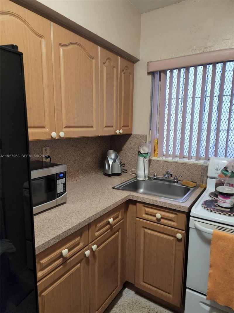 364 SW 11th St, Miami, FL 33130 Photo