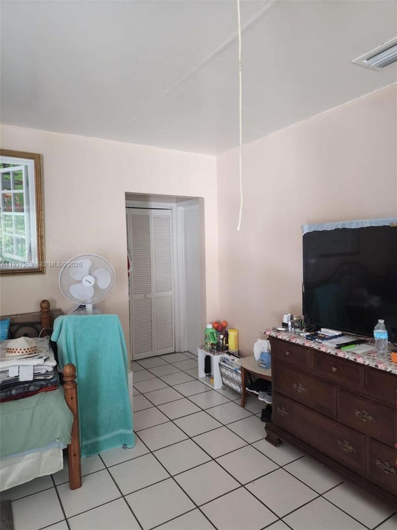 364 SW 11th St, Miami, FL 33130 Photo