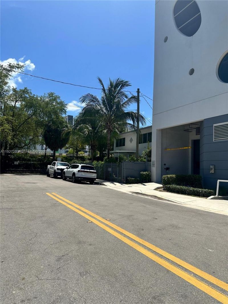 364 SW 11th St, Miami, FL 33130 Photo