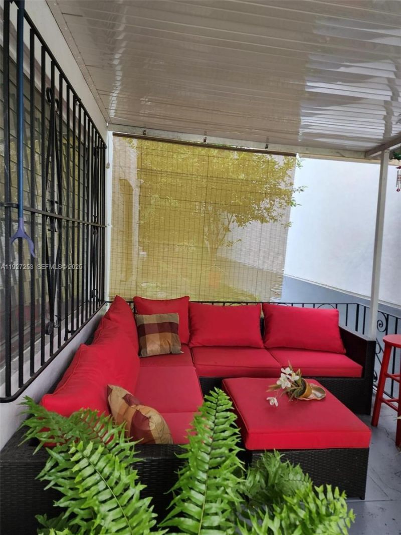 364 SW 11th St, Miami, FL 33130 Photo