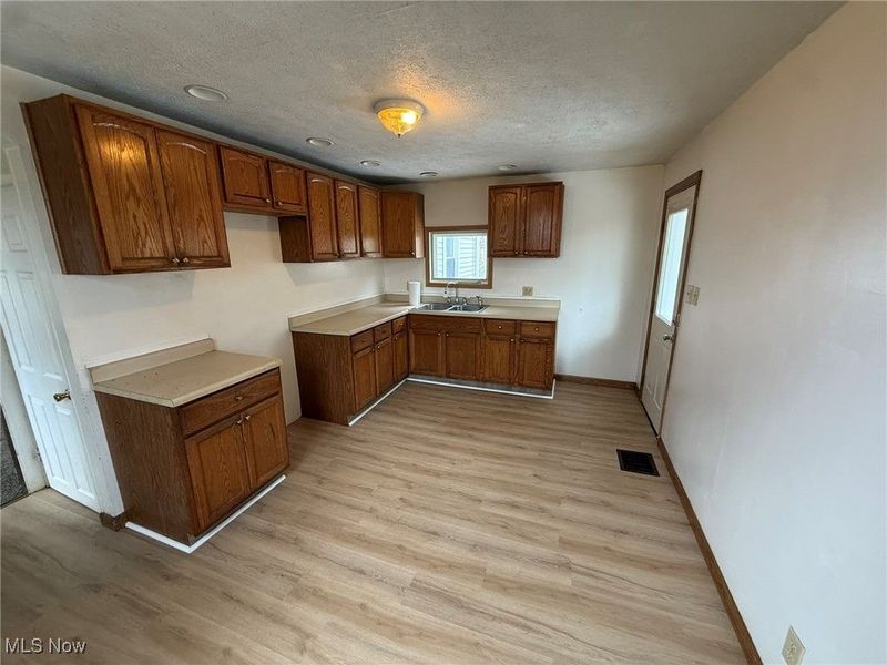 8528 State Route 250 SE, Dennison, OH 44621 Photo 11