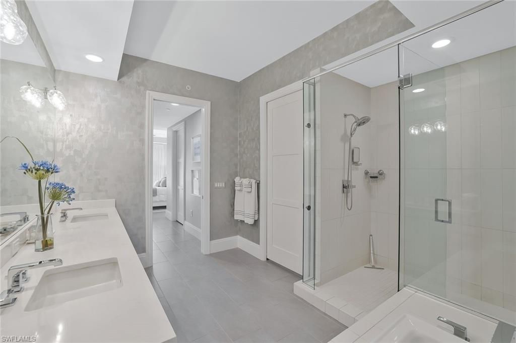 1035 3rd Ave S, Unit 402, Naples, FL 34102 Photo