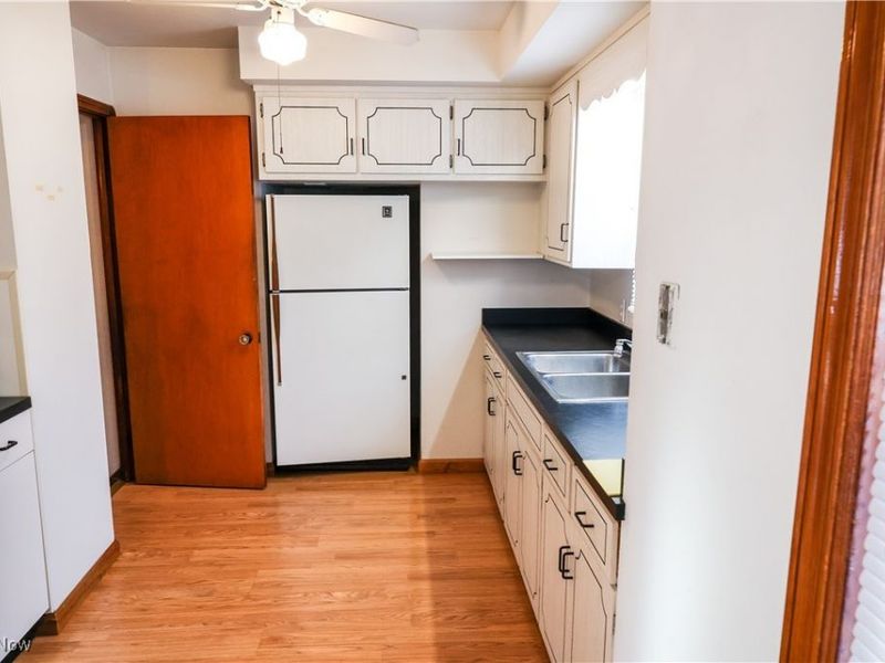 5979 Twin Lakes Drive, Parma, OH 44129 Photo 10