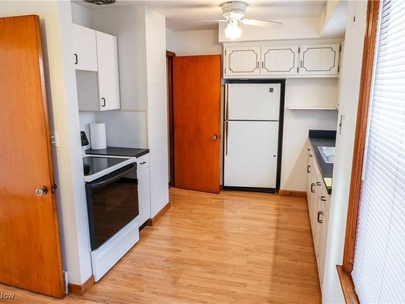 5979 Twin Lakes Drive, Parma, OH 44129 Photo 12