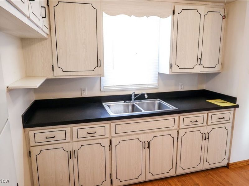 5979 Twin Lakes Drive, Parma, OH 44129 Photo 13