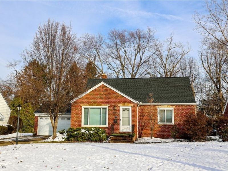 5979 Twin Lakes Drive, Parma, OH 44129 Photo 3