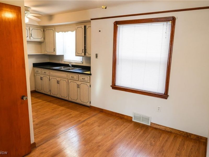 5979 Twin Lakes Drive, Parma, OH 44129 Photo 7