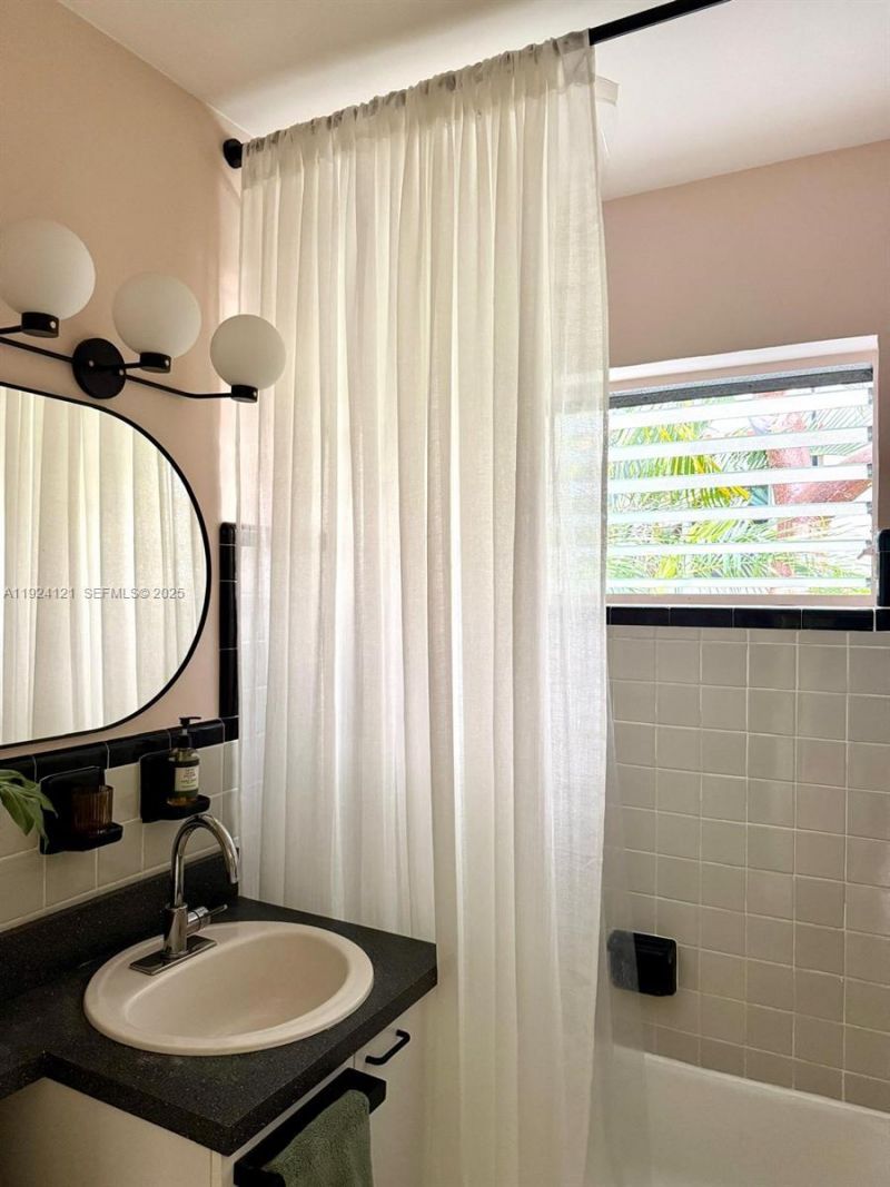 1127 Meridian Ave, Unit 8-1127, Miami Beach, FL 33139 Photo