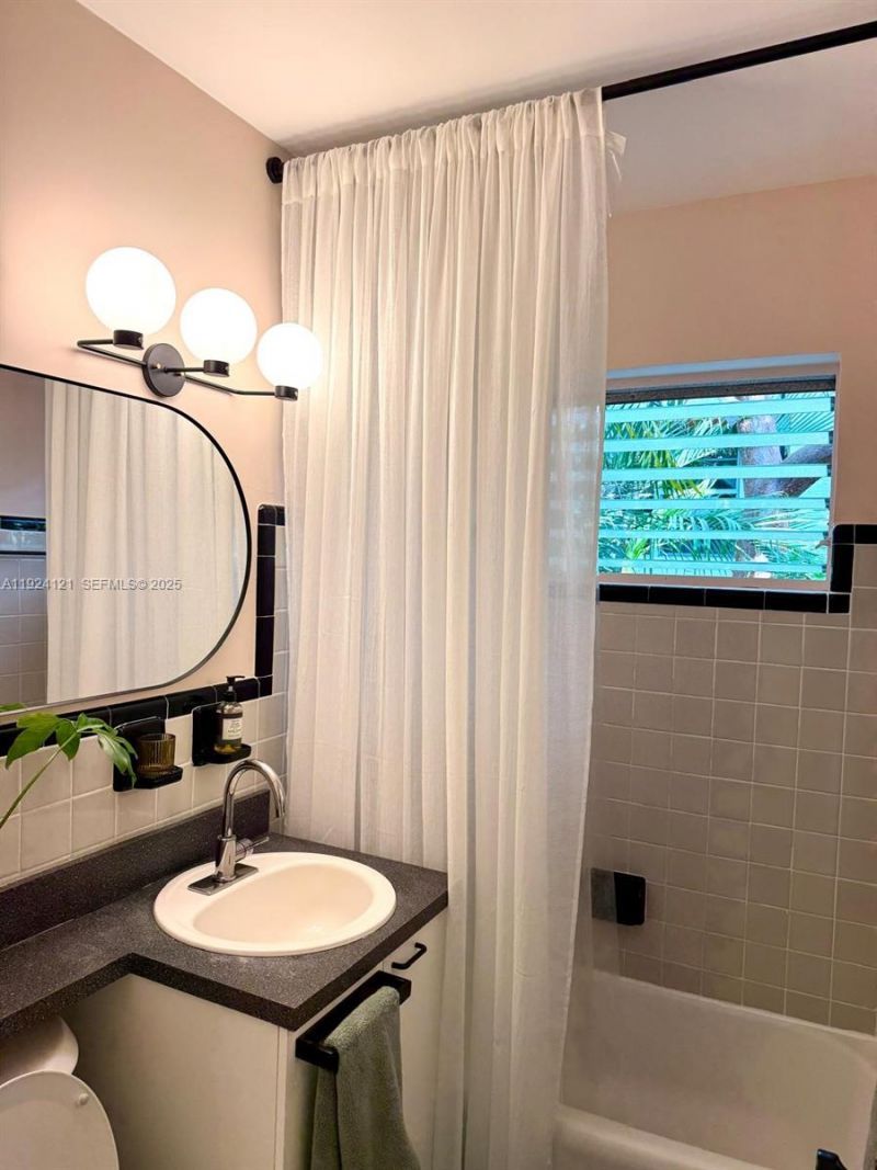 1127 Meridian Ave, Unit 8-1127, Miami Beach, FL 33139 Photo