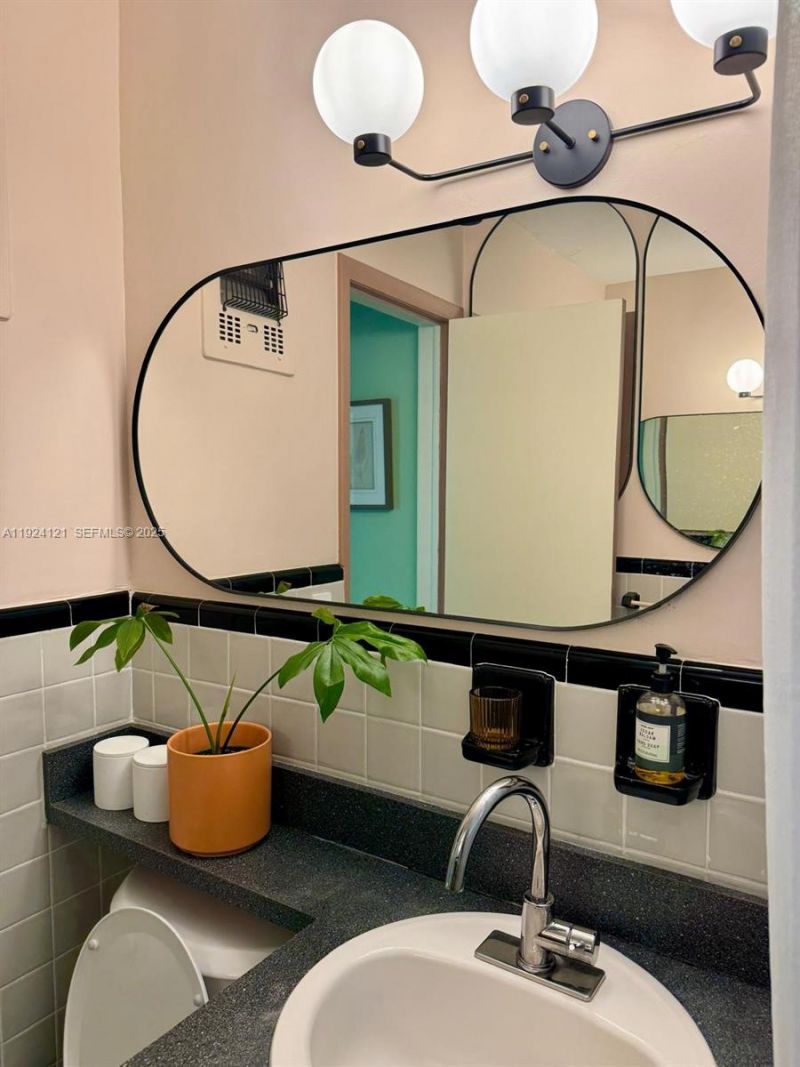 1127 Meridian Ave, Unit 8-1127, Miami Beach, FL 33139 Photo