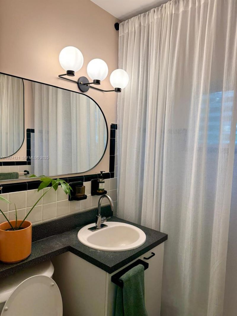 1127 Meridian Ave, Unit 8-1127, Miami Beach, FL 33139 Photo