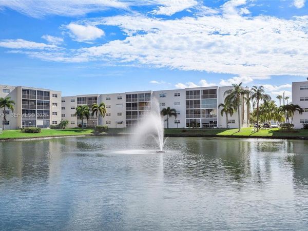 324 SE 10th St, Unit 203, Dania Beach, FL 33004