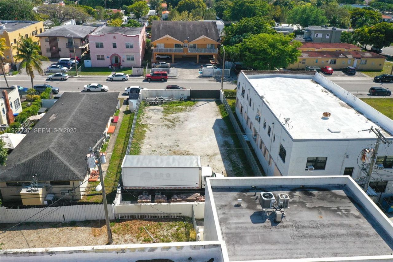 2268 SW 8th St, Miami, FL 33135 Photo