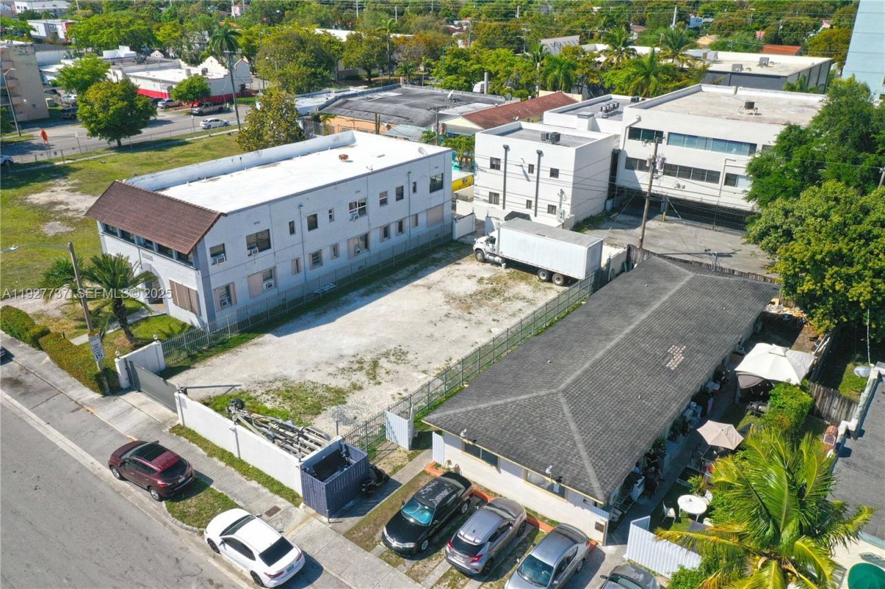 2268 SW 8th St, Miami, FL 33135 Photo