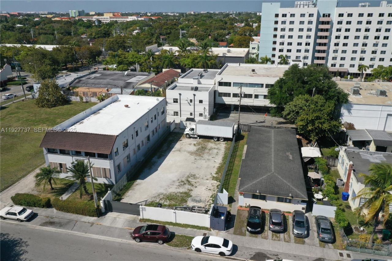 2268 SW 8th St, Miami, FL 33135 Photo