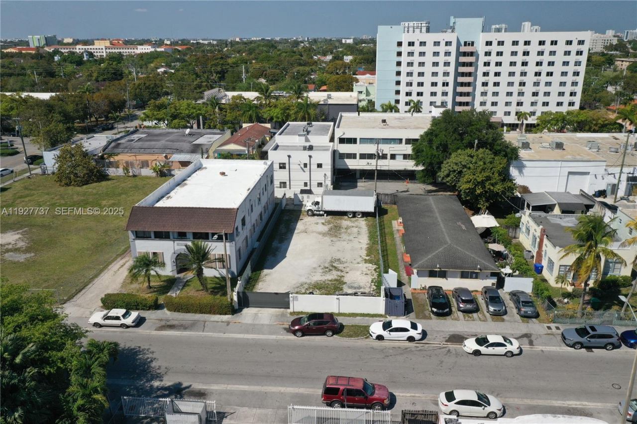 2268 SW 8th St, Miami, FL 33135 Photo