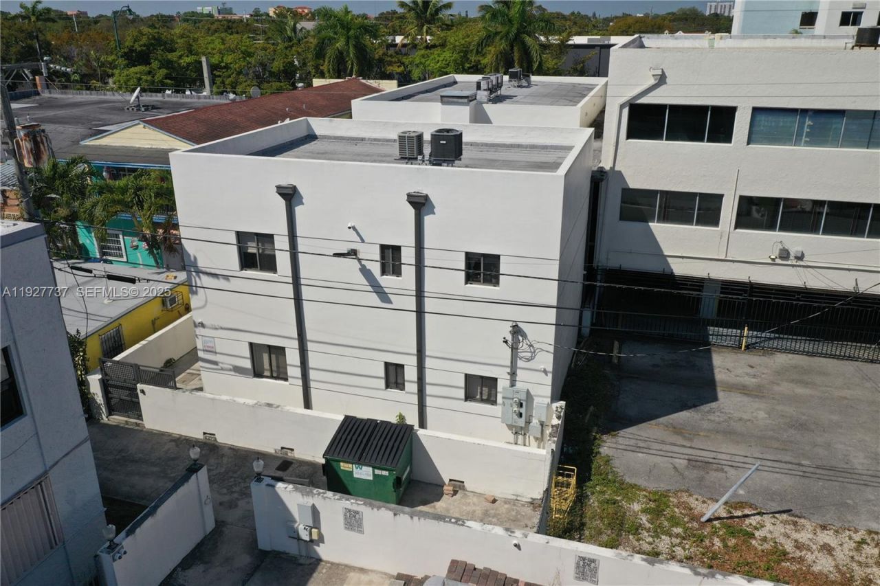 2268 SW 8th St, Miami, FL 33135 Photo