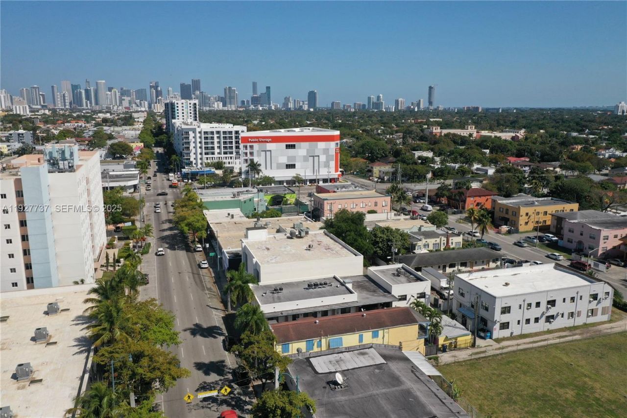 2268 SW 8th St, Miami, FL 33135 Photo