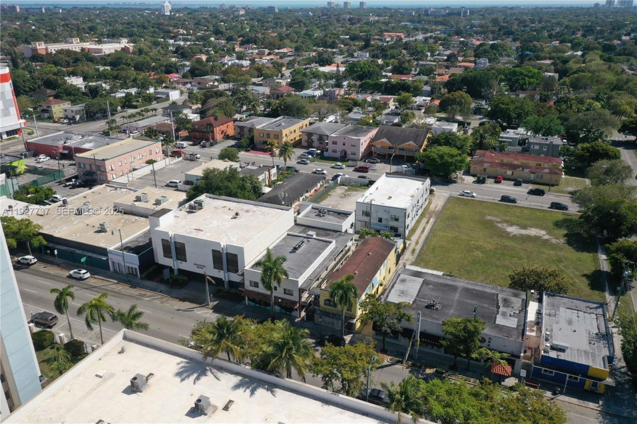 2268 SW 8th St, Miami, FL 33135 Photo