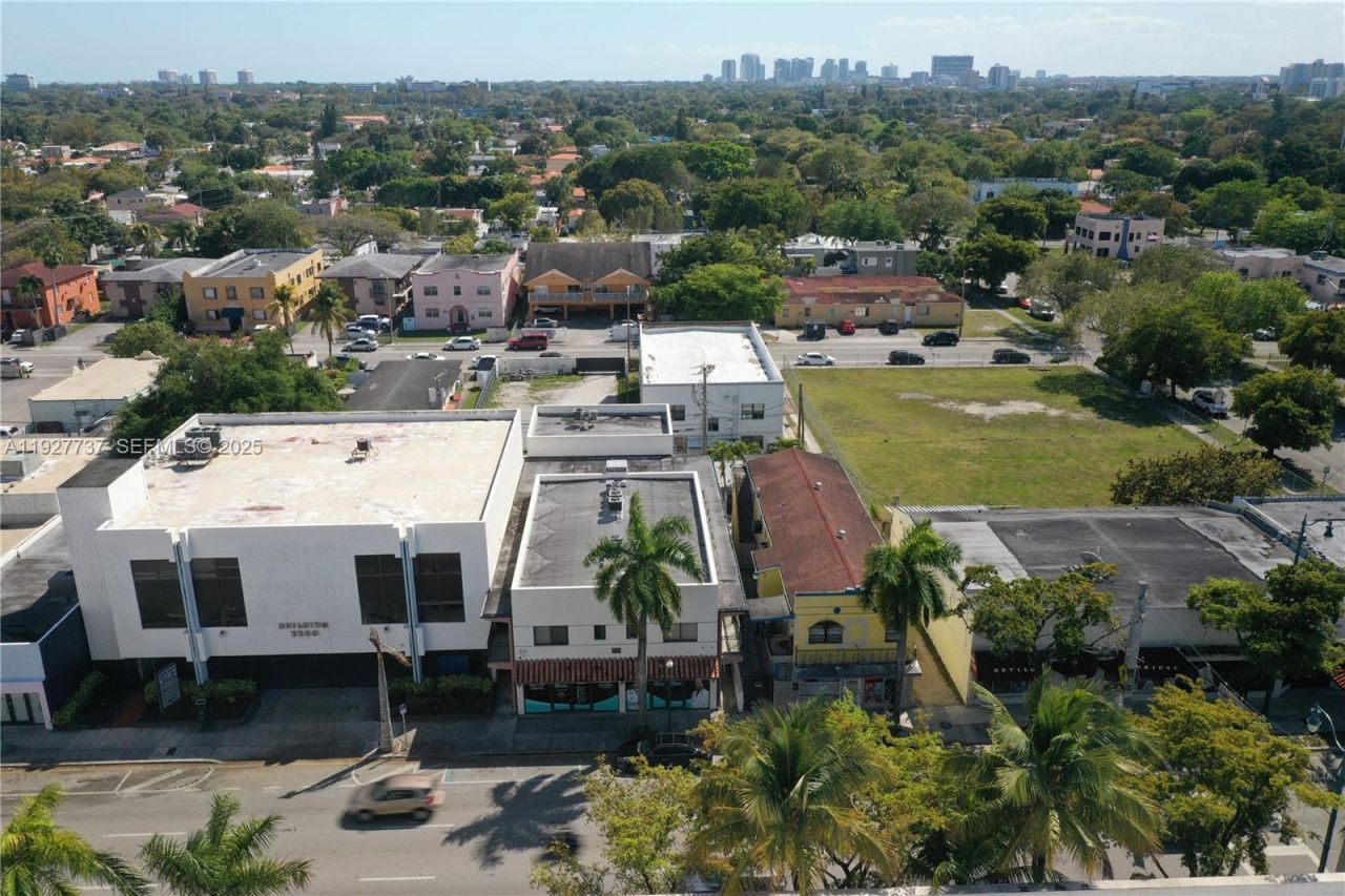 2268 SW 8th St, Miami, FL 33135 Photo