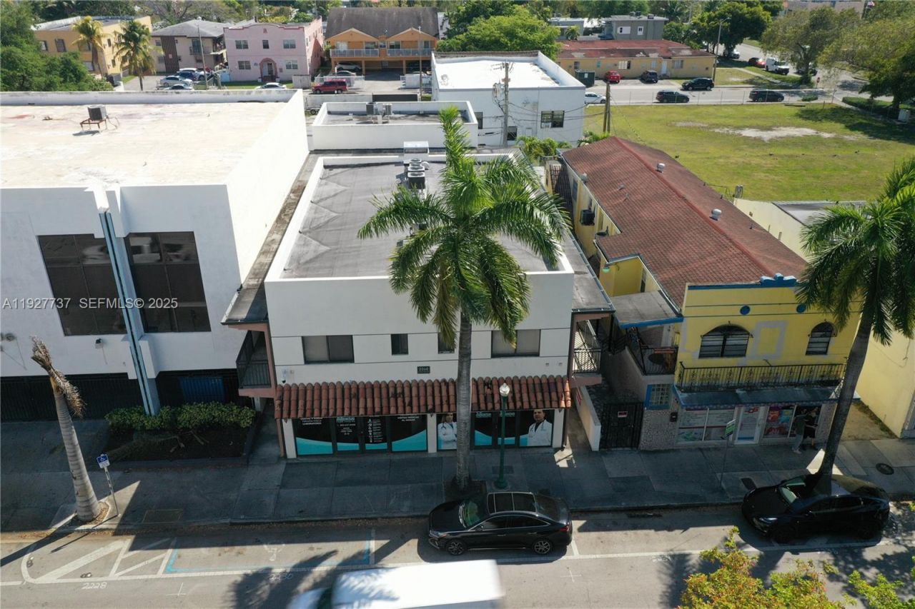 2268 SW 8th St, Miami, FL 33135 Photo