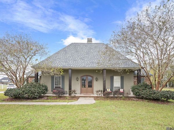 8385 Pin Oak Ln, Zachary, LA 70791