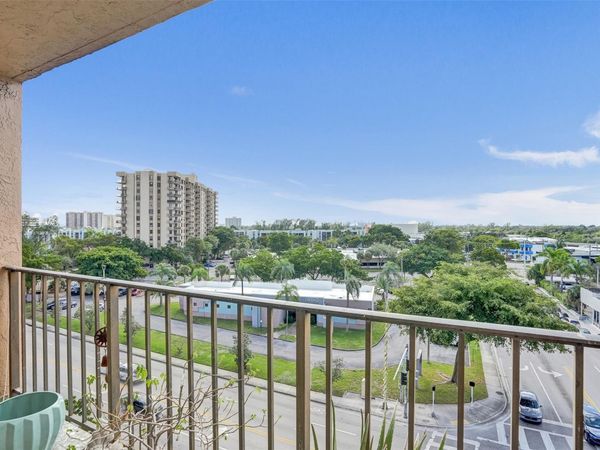 1465 NE 123rd Street, Unit 714, North Miami, FL 33161