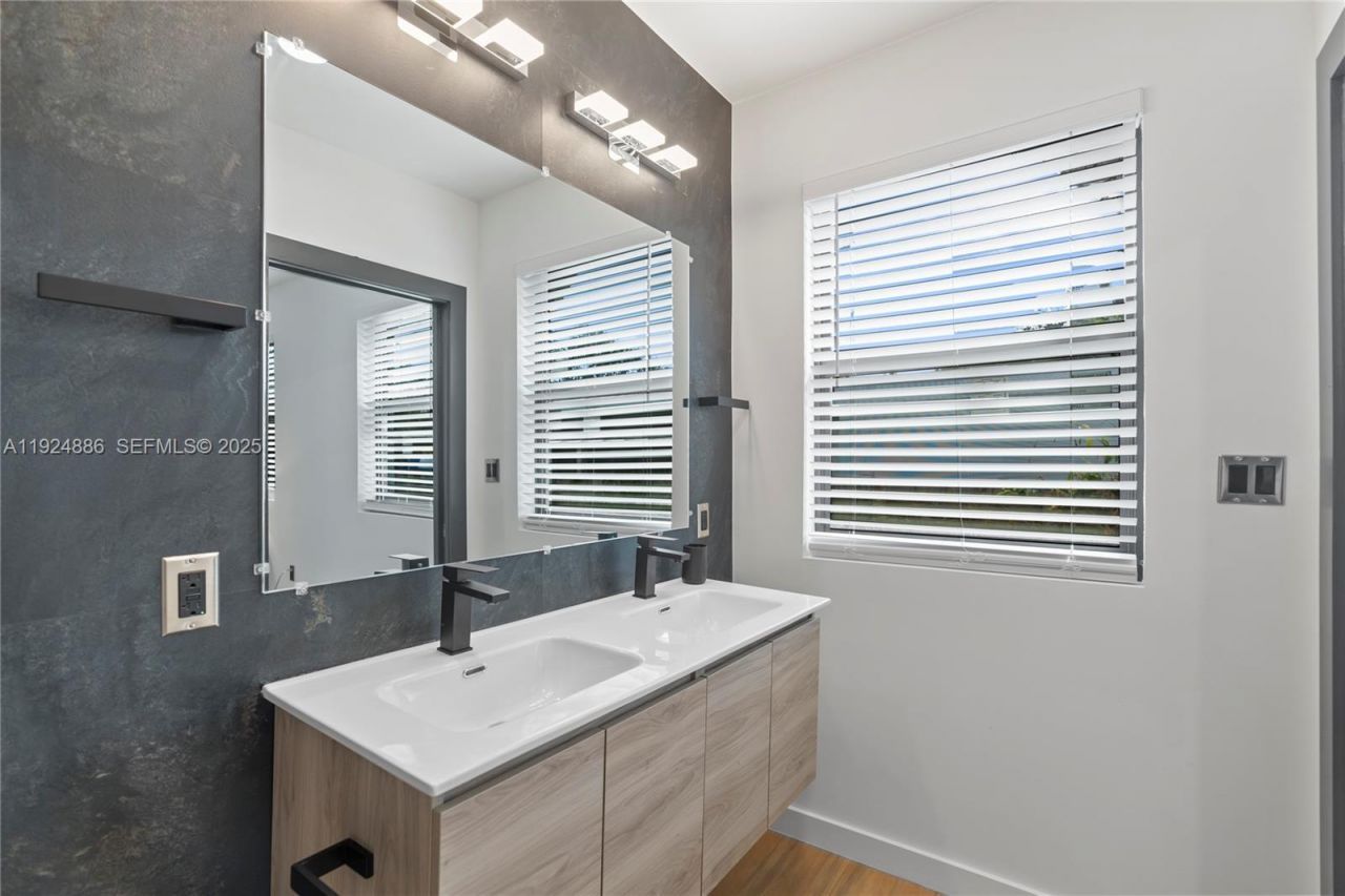 220 NW 134th St, North Miami, FL 33168 Photo