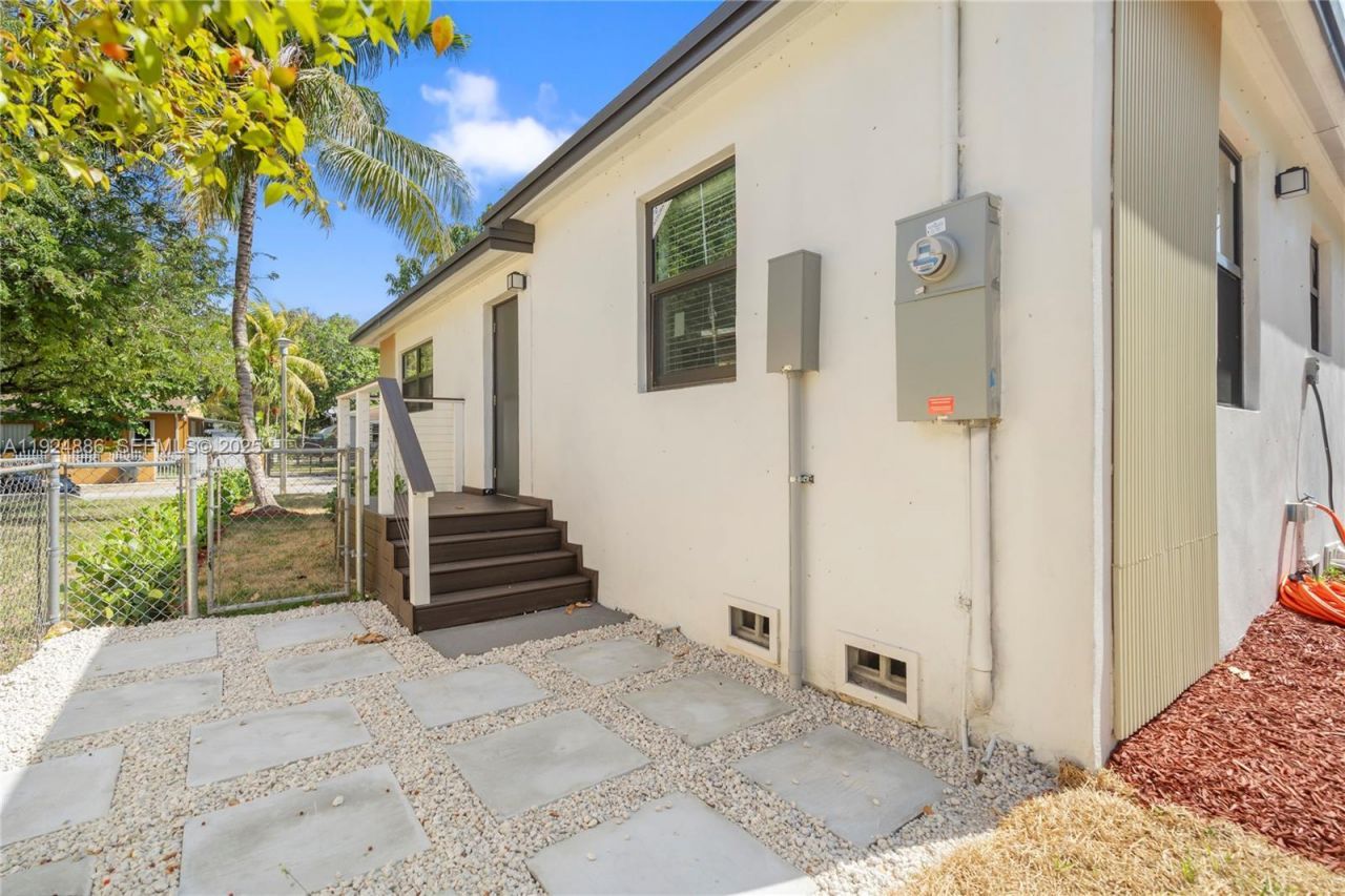 220 NW 134th St, North Miami, FL 33168 Photo