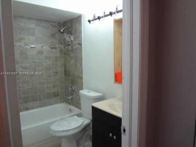 452 NE 210th Circle Ter, Unit 2037, Miami, FL 33179 Photo