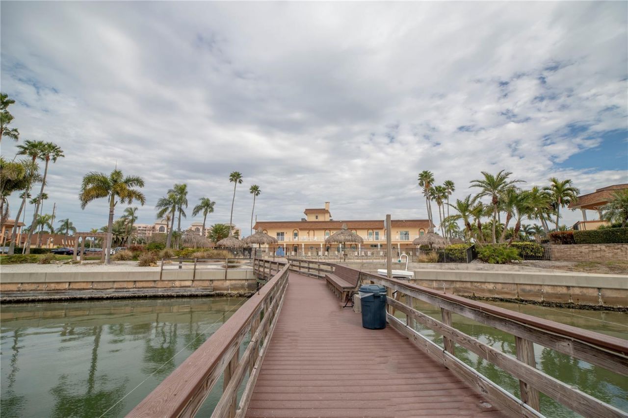 5020 Brittany Drive S, Unit 124, Saint Petersburg, FL 33715 Photo