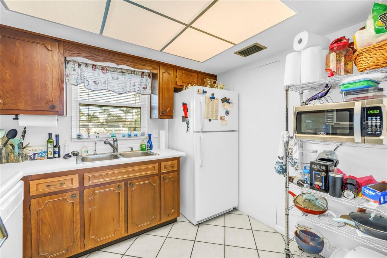 5020 Brittany Drive S, Unit 124, Saint Petersburg, FL 33715 Photo