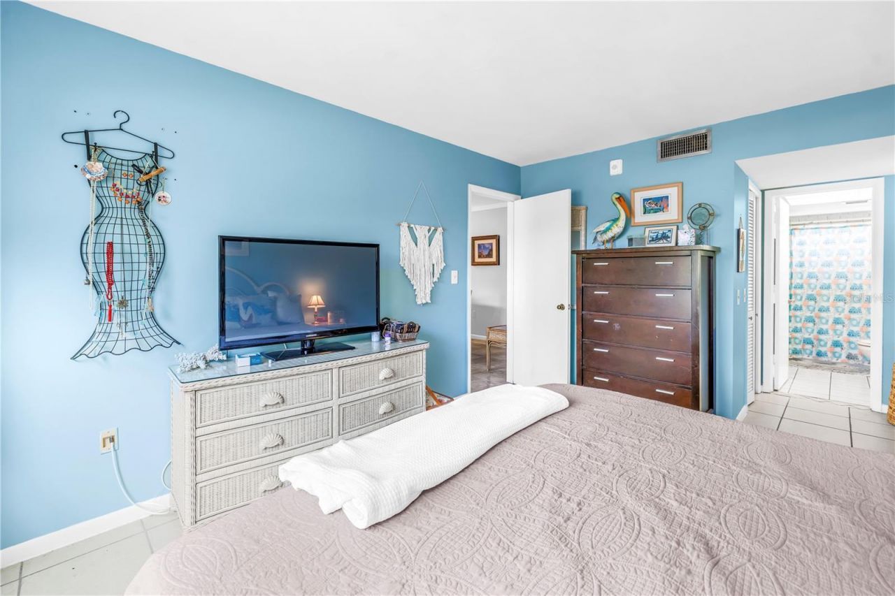 5020 Brittany Drive S, Unit 124, Saint Petersburg, FL 33715 Photo