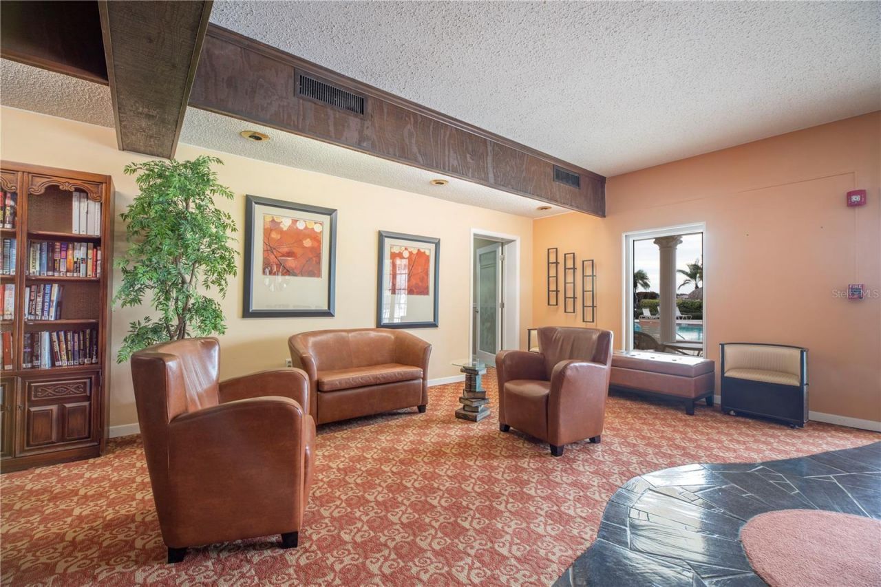 5020 Brittany Drive S, Unit 124, Saint Petersburg, FL 33715 Photo