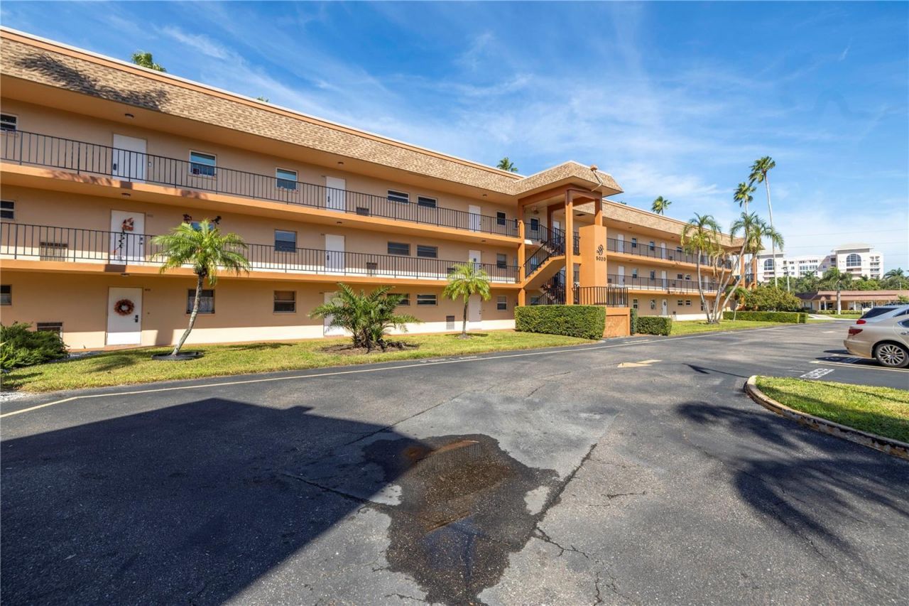 5020 Brittany Drive S, Unit 124, Saint Petersburg, FL 33715 Photo