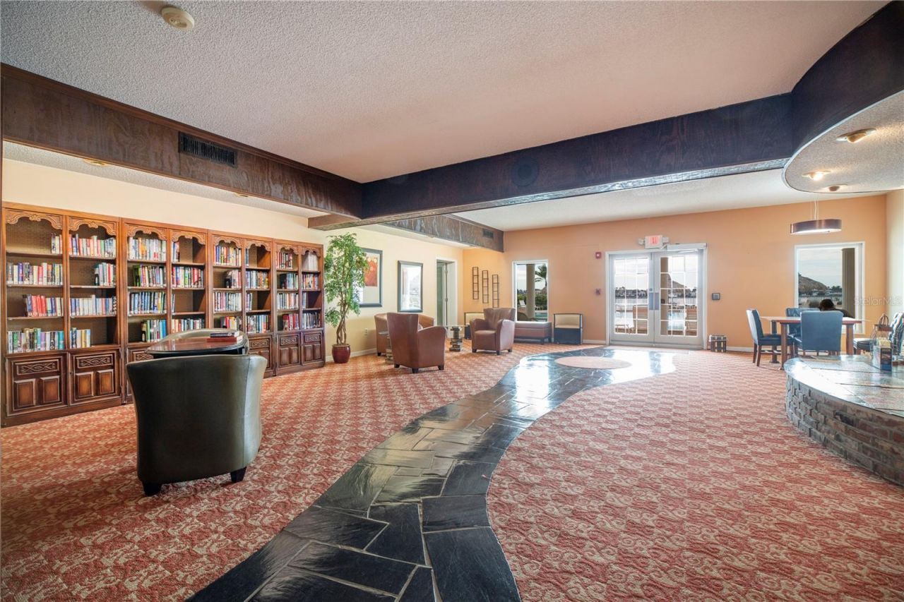 5020 Brittany Drive S, Unit 124, Saint Petersburg, FL 33715 Photo