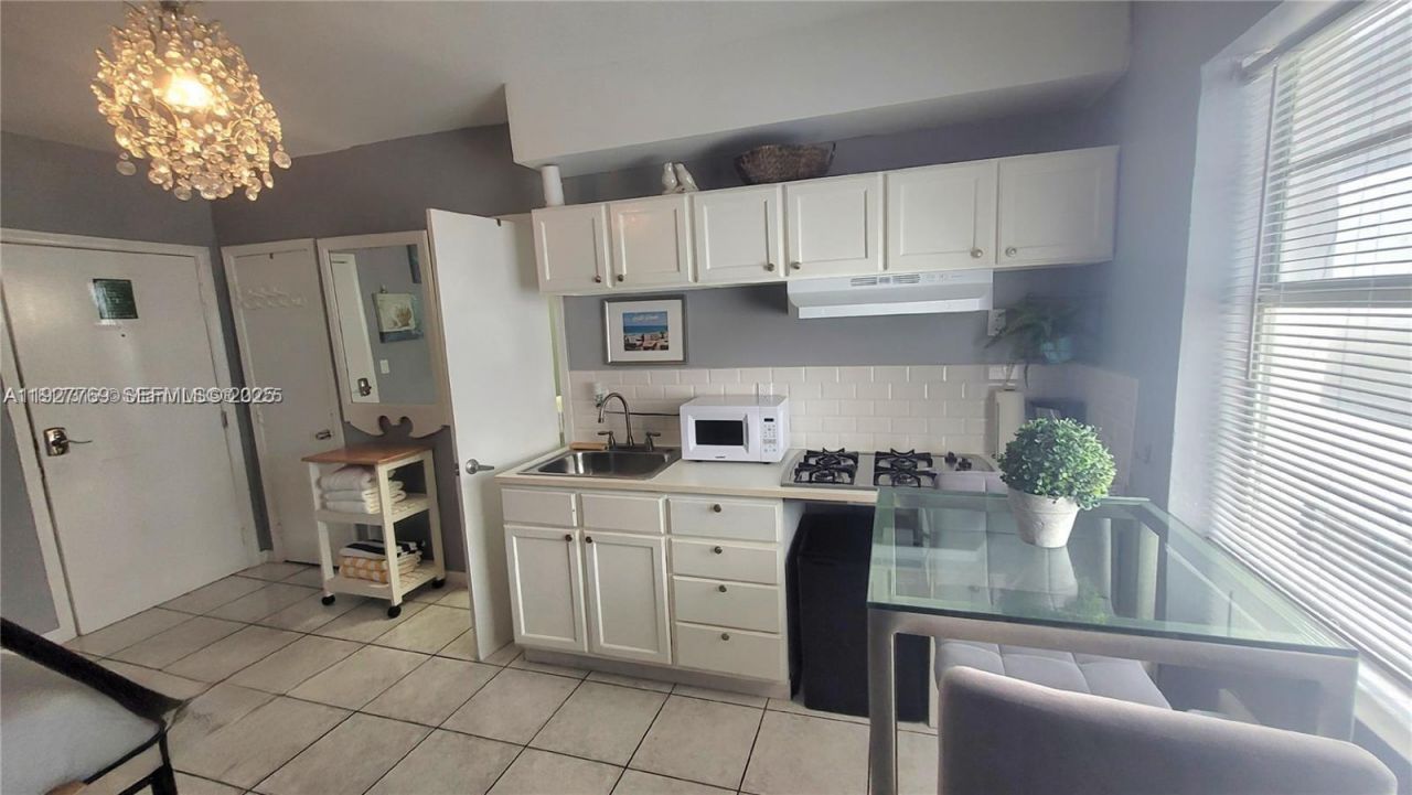 335 Ocean Dr, Unit 215, Miami Beach, FL 33139 Photo