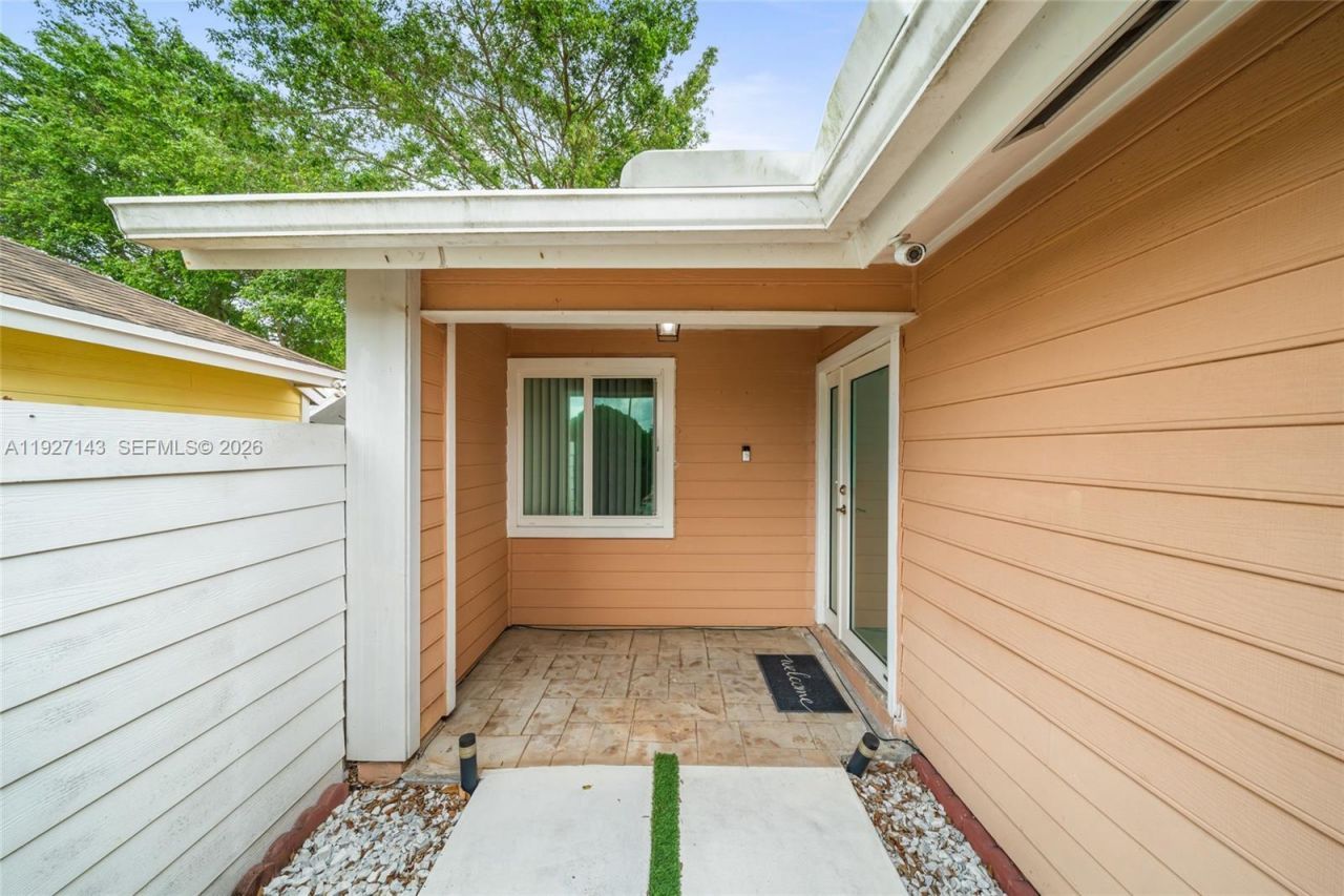 14145 SW 100th Ter, Miami, FL 33186 Photo