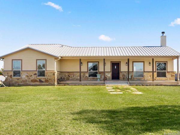 381 Schneider, Seguin, TX 78155