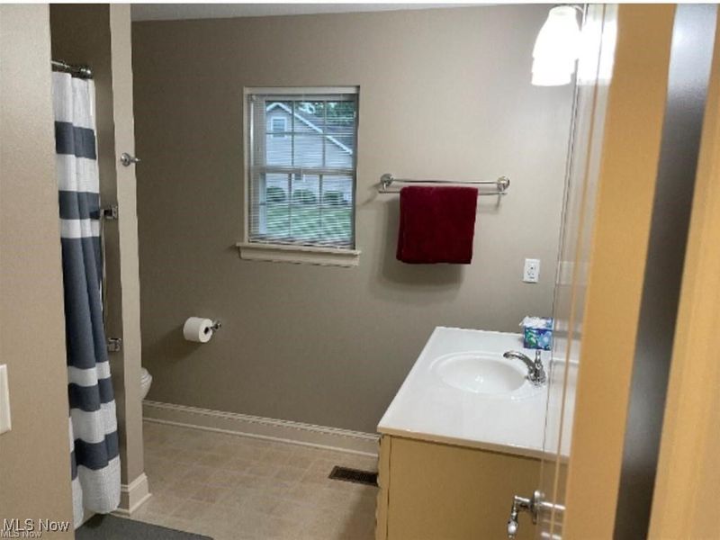 170 Sandy Court, Unit 11, New Middletown, OH 44442 Photo 12