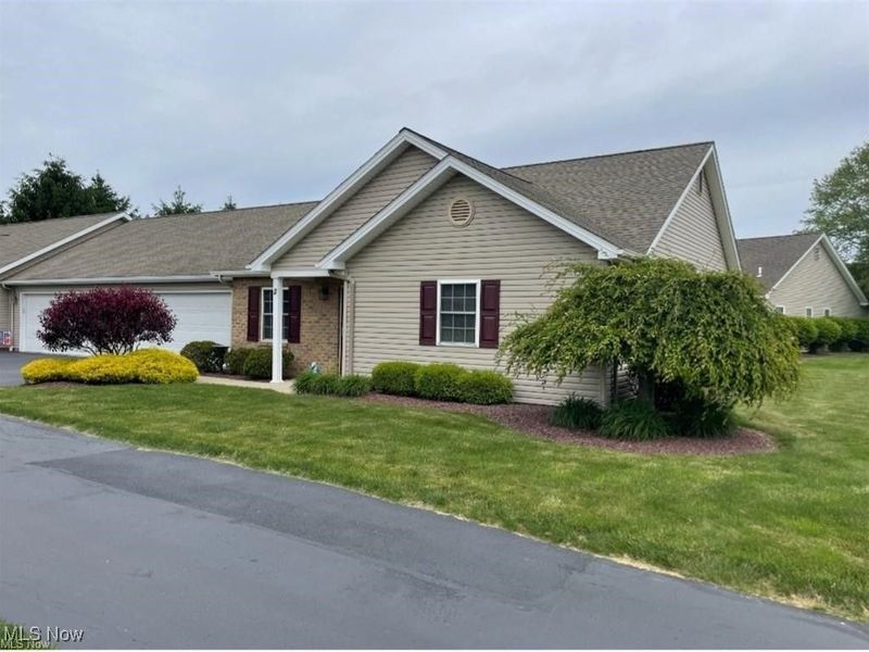 170 Sandy Court, Unit 11, New Middletown, OH 44442 Photo 2