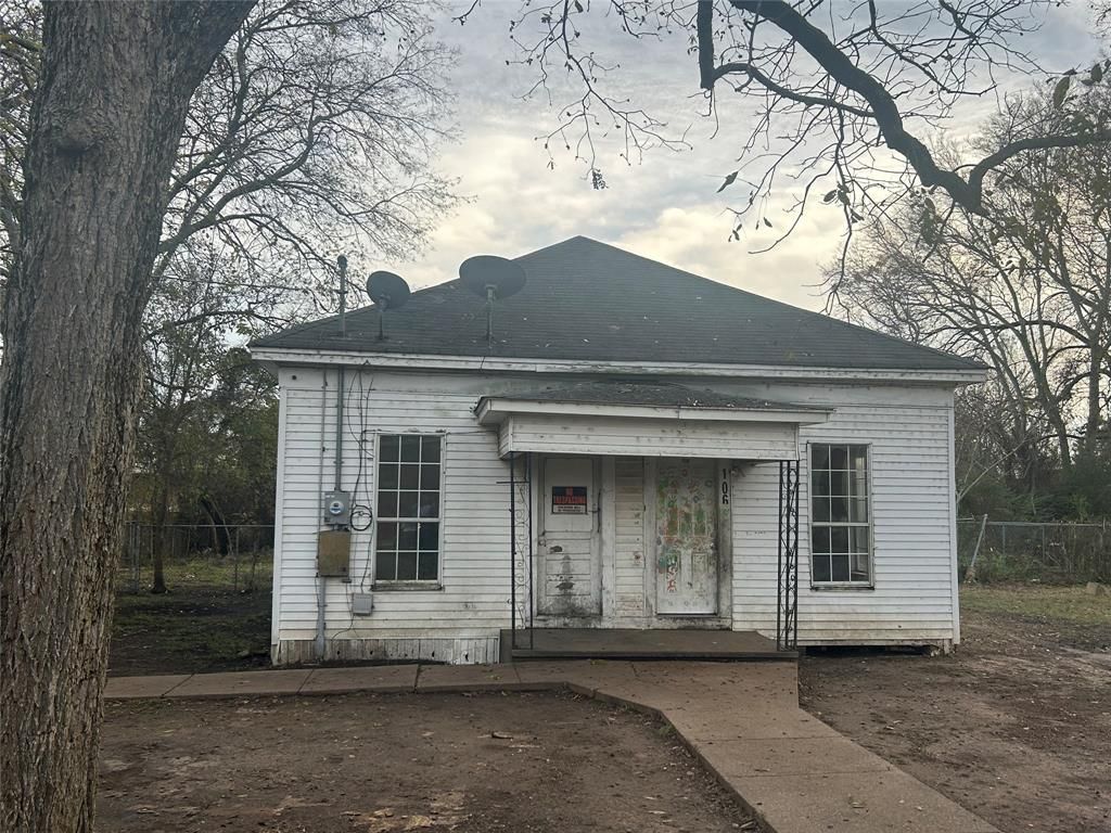 106 Pine Street, Oil City, LA 71061 Main Photo