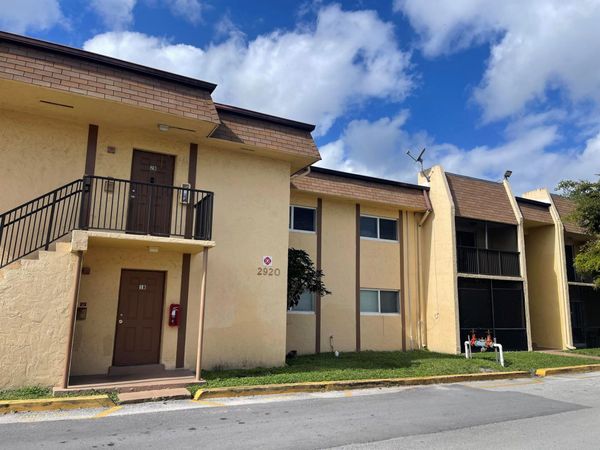 2864 NW 55th Avenue, Unit 2d, Lauderhill, FL 33313