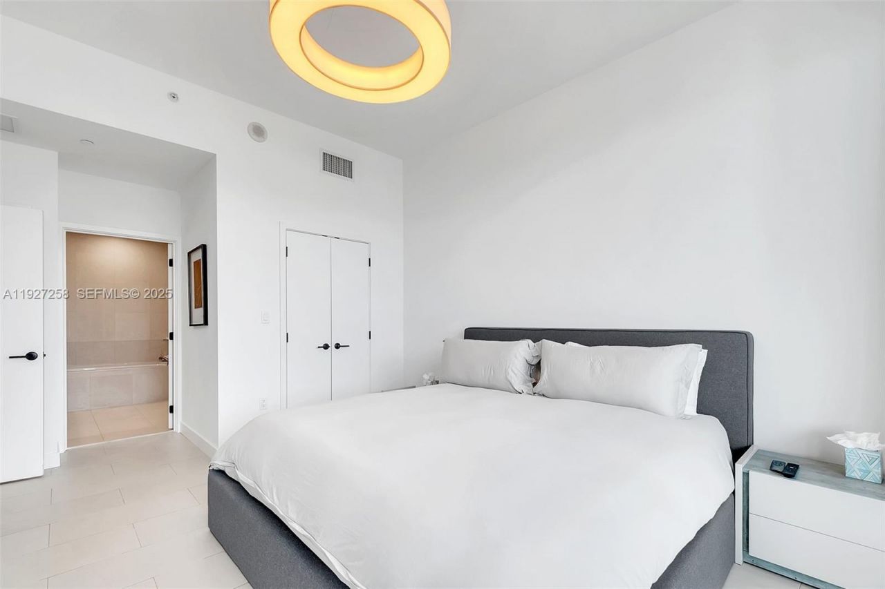 6799 Collins Ave, Unit 312, Miami Beach, FL 33141 Photo