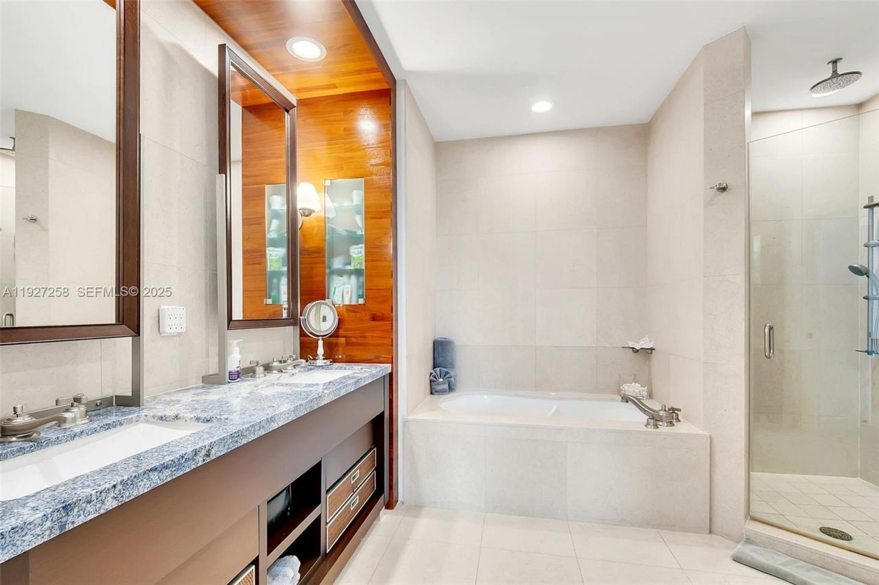 6799 Collins Ave, Unit 312, Miami Beach, FL 33141 Photo