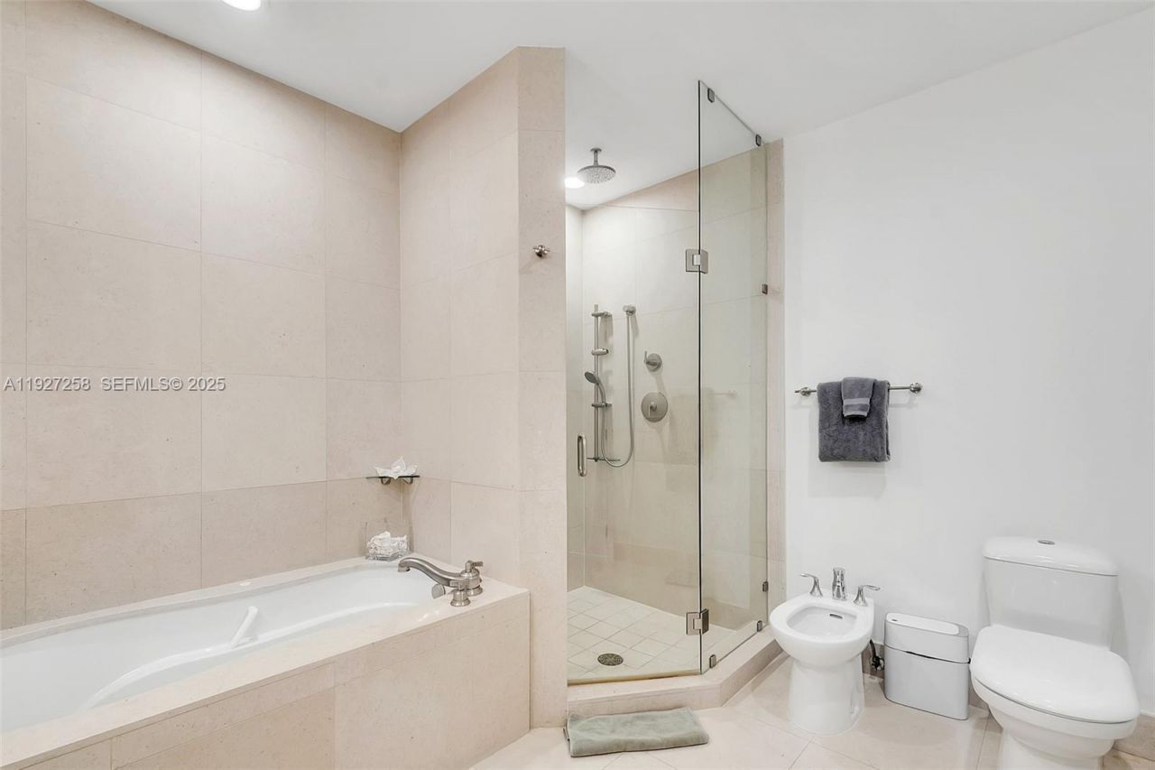 6799 Collins Ave, Unit 312, Miami Beach, FL 33141 Photo