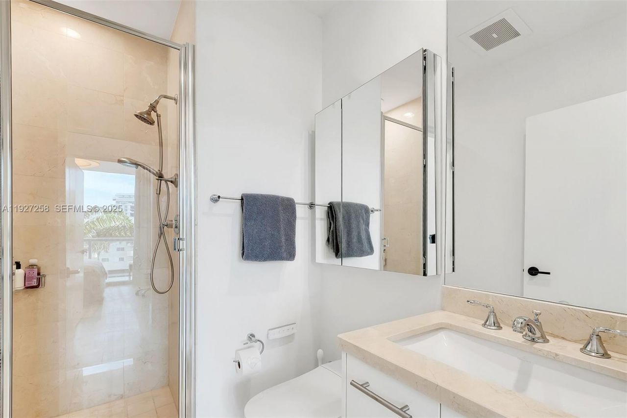6799 Collins Ave, Unit 312, Miami Beach, FL 33141 Photo
