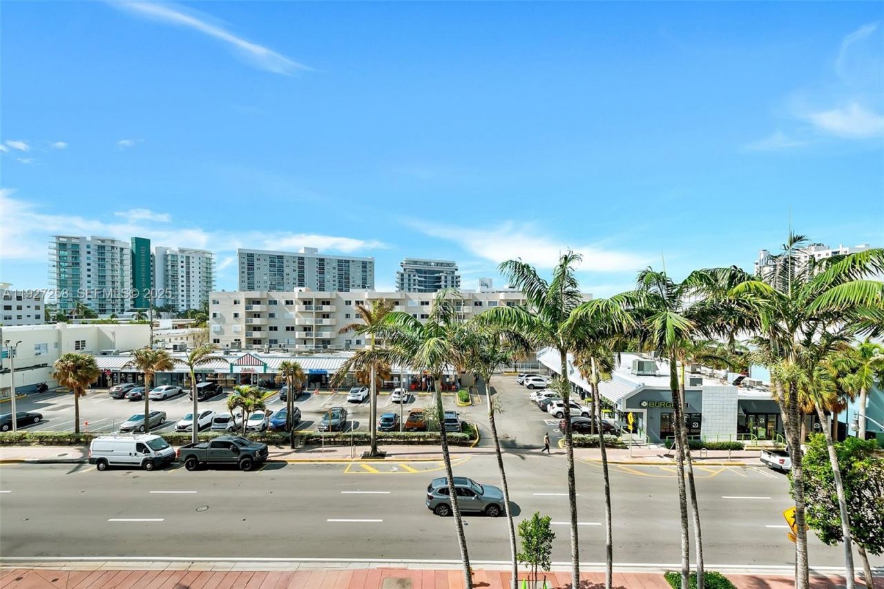 6799 Collins Ave, Unit 312, Miami Beach, FL 33141 Photo