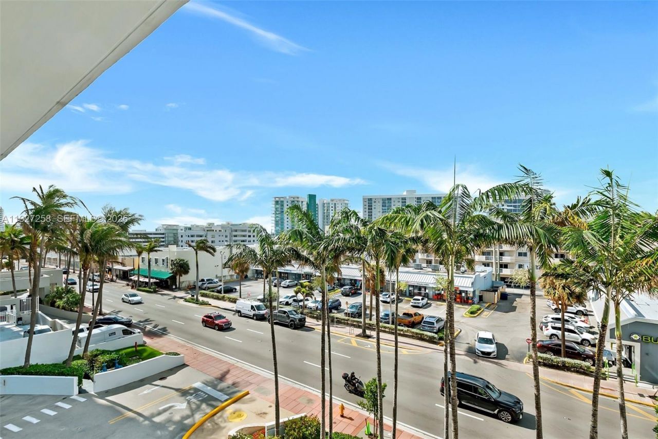 6799 Collins Ave, Unit 312, Miami Beach, FL 33141 Photo